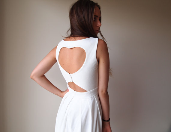 White Heart Back Cut Out Klänning på Wanelo