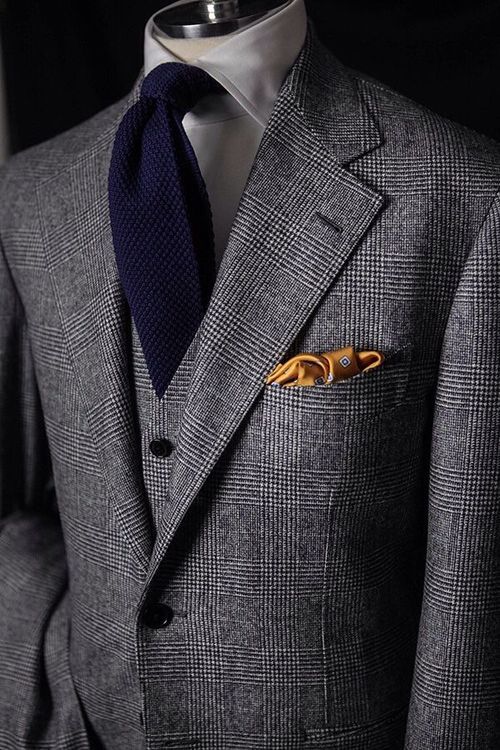 Klassisk Glen Check Tweed 3-delad kostym i kombination med stickad slips och