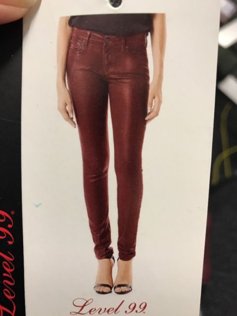 Dam Level 99 Burgundy Mid Rise Coated SKINNY Jeans Byxor Storlek 27