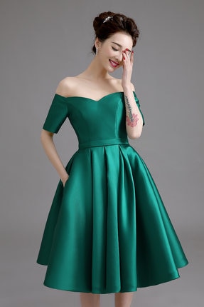 Anpassad storlek Off Shoulder Cocktailklänning med korta ärmar Grön