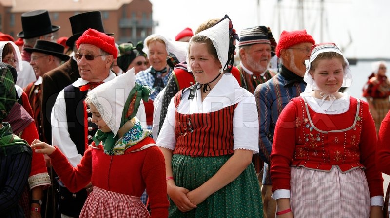 Grupp danska folkdansare i deras |  Bildbanksbild |  Colourbox