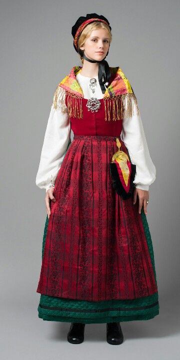 Traditionell norsk klänning, Fosen halvön.  |  Utländsk Klänning och