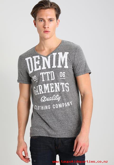 Överdådig design för män V-ringad TOM TAILOR DENIM T-shirt med tryck - svart