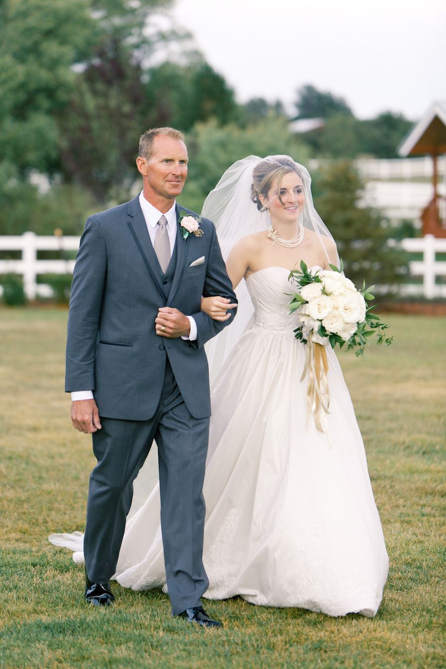 Bridal Fathers passar brudens far - kolgrå kostym, vit skjorta (punktkrage), OZDDBRJ