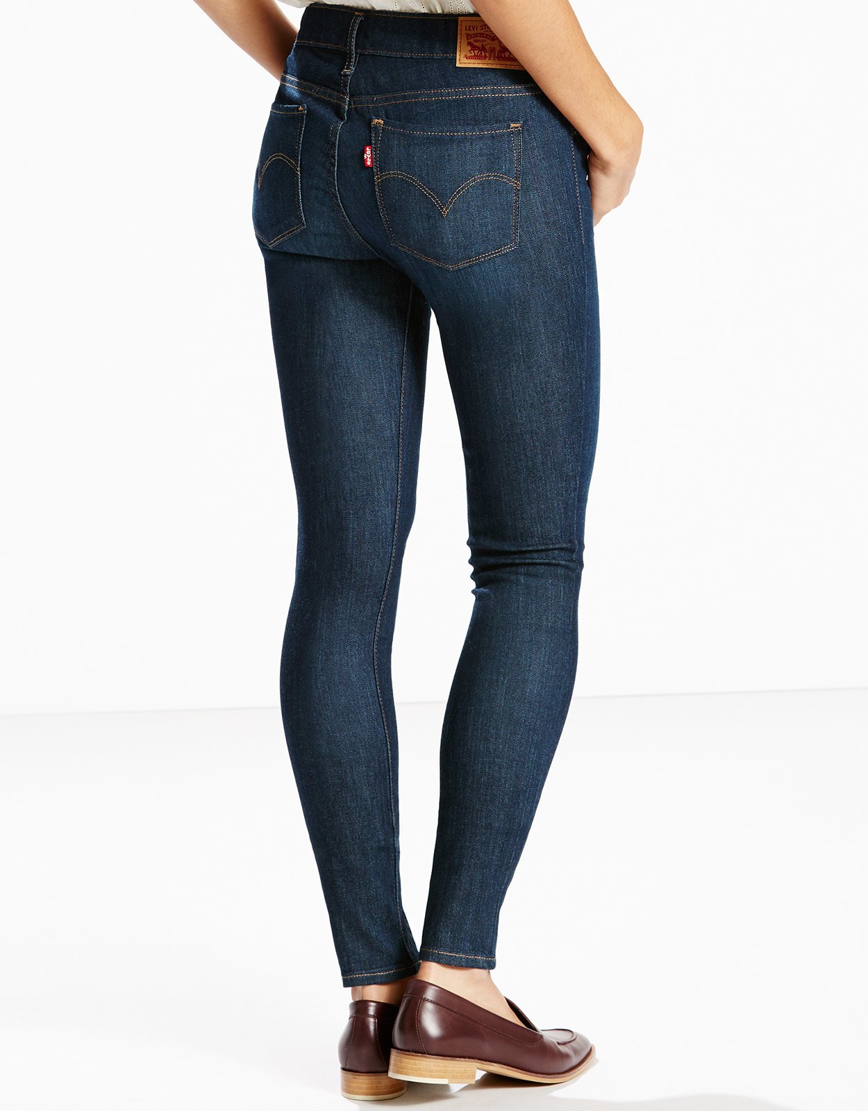 Från androgyn till feminin med skinny jeans för damen