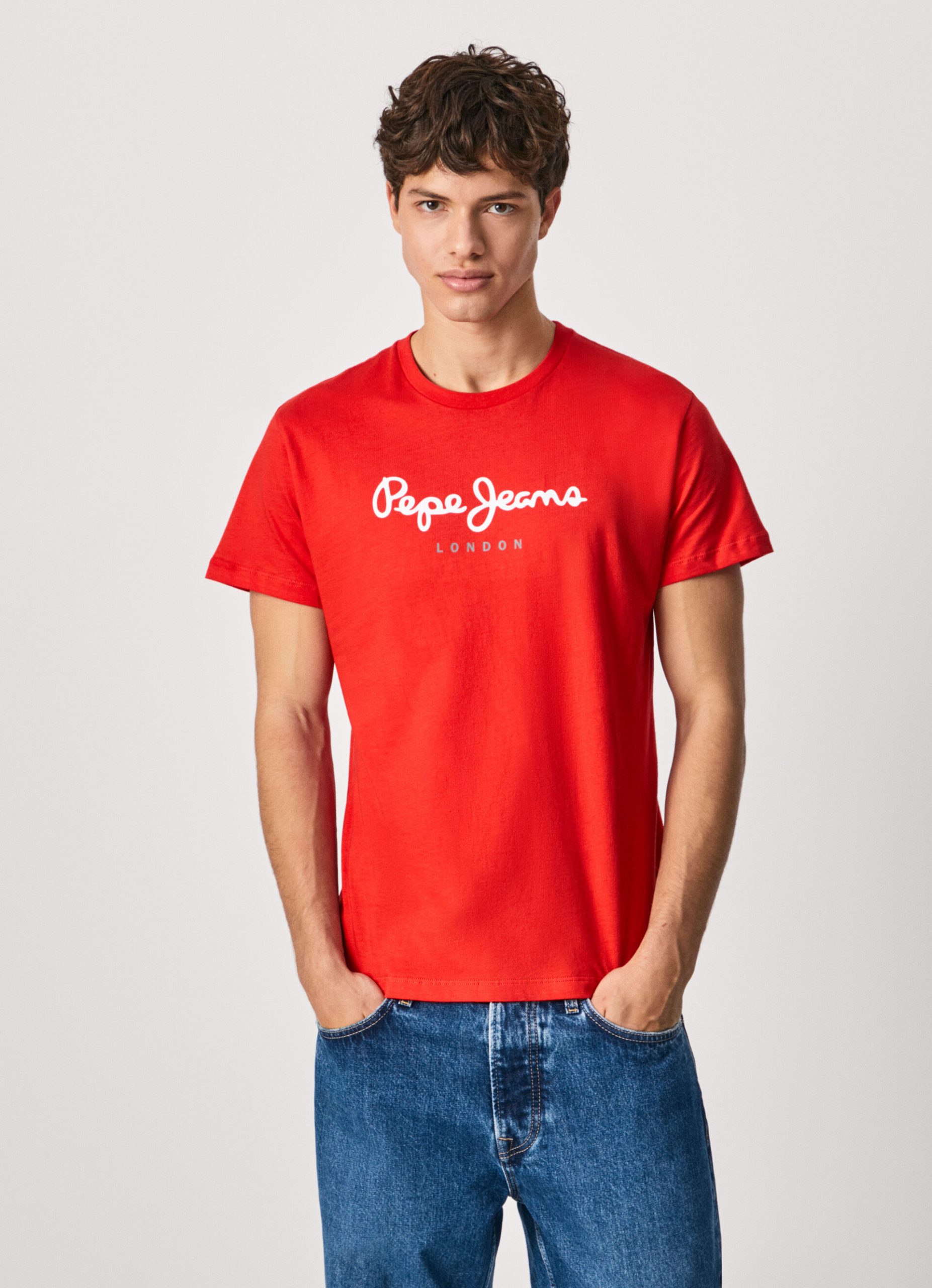 Pepe Jeans T-shirts i olika färger med glamourfaktor