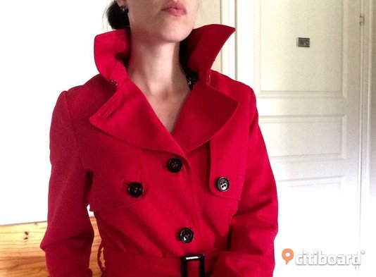 Röd kappa i valfri form – från trenchcoat till dufflecoat