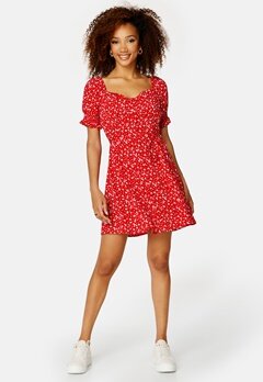 Röda klänningar – outfits för självsäkra damer