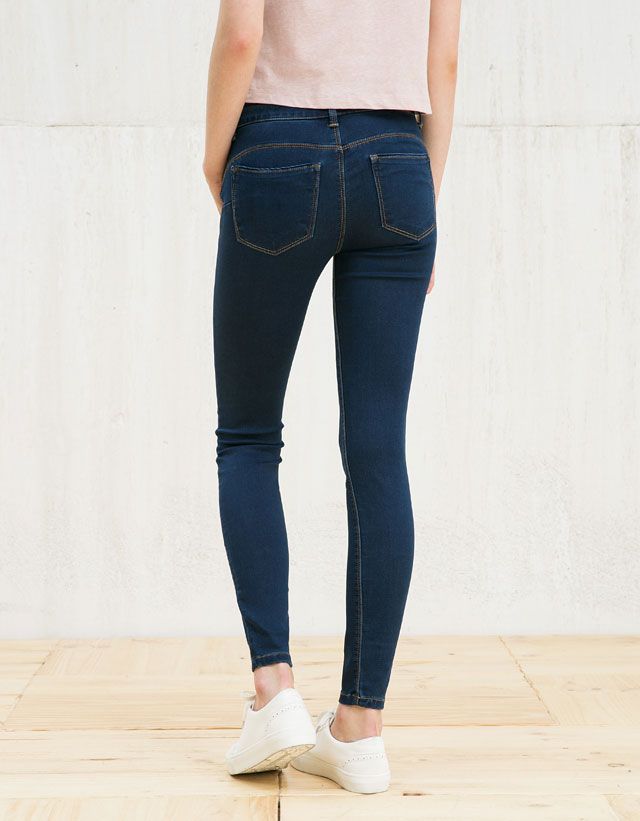 Snygga slim fit jeans för kvinnor i den senaste looken