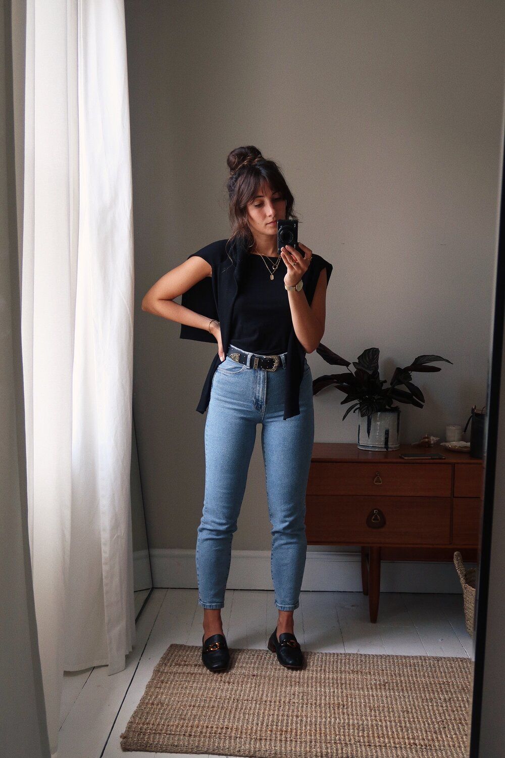 Svarta jeans för extravaganta outfits